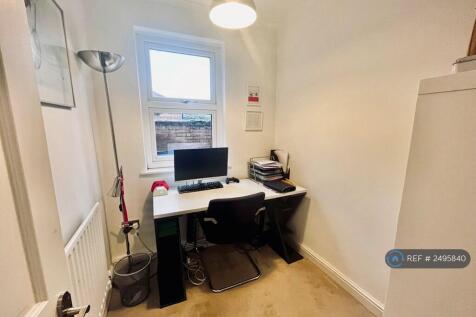 Bedroom 3/ Study