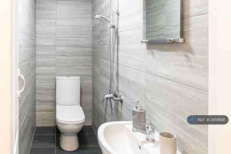 2nd Shared Bathroom