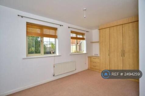 Main Bedroom Fitted Cupboards