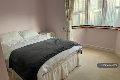 Bedroom 2 - Large Built In Storage 