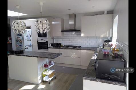Brand New Lounge / Kitchen (With Separate Utility)