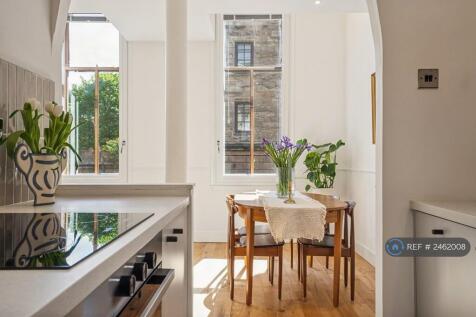 Kitchen / Dining 