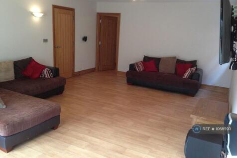 Spacious Lounge
