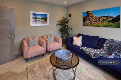 Front Reception/Lounge