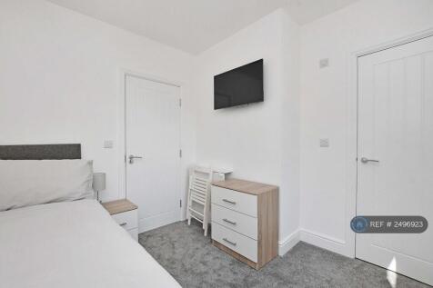 Bedroom 2 (2)