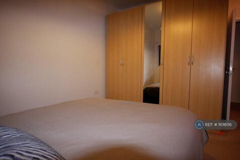 Bright, Cool, Spacious Bedroom