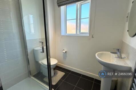 Master Bedroom  En-Suite