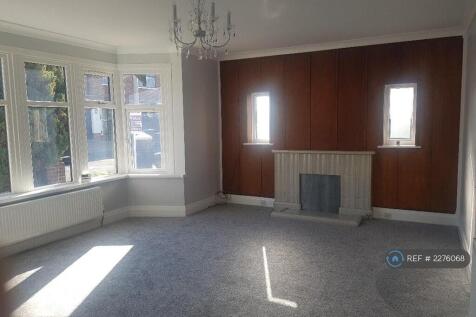 Spacious Lounge/Dining Room With Original Features