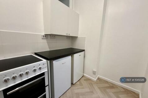 Newly Fitted Modern Kitchen