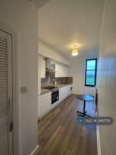 Kitchen (Photo 2)