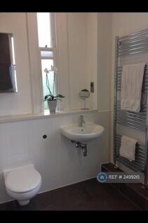 Spacious Bathroom