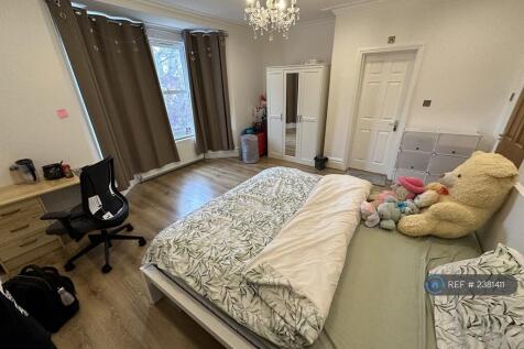 Super Large Double Bedroom Angle 2
