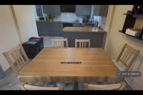 Kitchen / Dining Area
