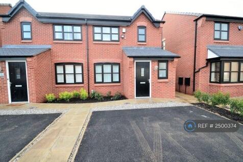 Front Elevation/Private Drive