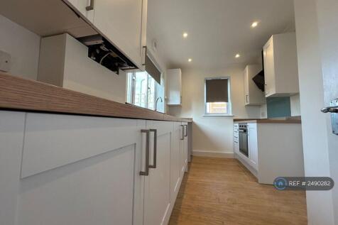 Spacious Kitchen: Room For Large Fridge/Freezer