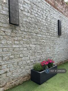 Quiet Private Outside Space 