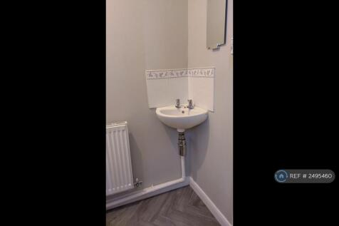Downstairs Toilet 