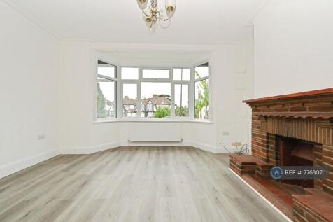 Through Lounge Facing Street