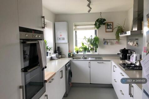 Fully Fitted Kitchen 
