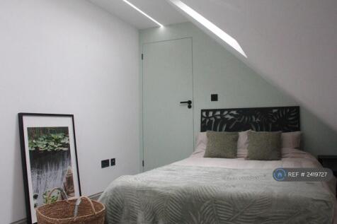 En-Suite Room 8