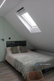 En-Suite Room 8
