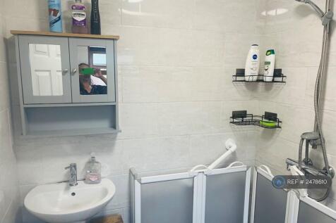 Communal Bathroom On Ground Floor 