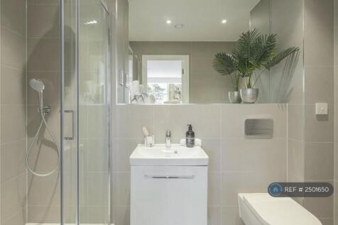 En-Suite (Bedroom 2)