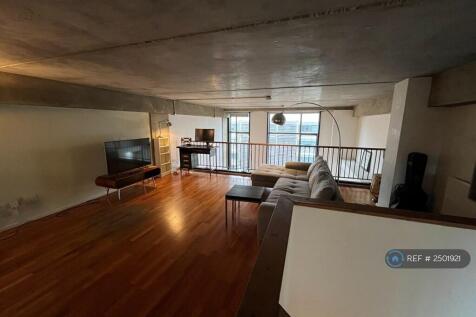 Mezzanine/Living Room