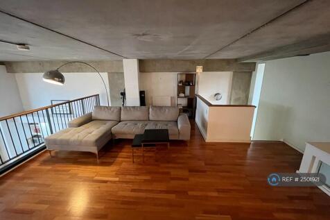 Mezzanine/Living Room