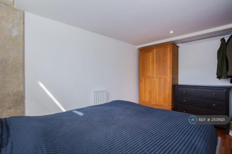 Bedroom (King-Size Bed)