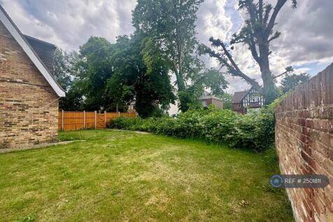 Secluded Corner Plot Garden