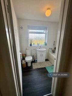 Upstairs Bathroom And Shower 