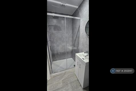 Bedroom 5 Ensuite