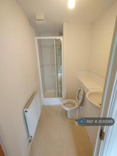 Ensuite To Master Bedroom