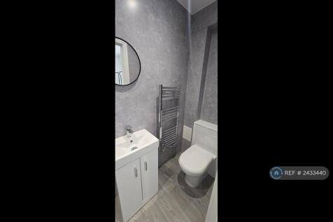 Room 1 - Ensuite 