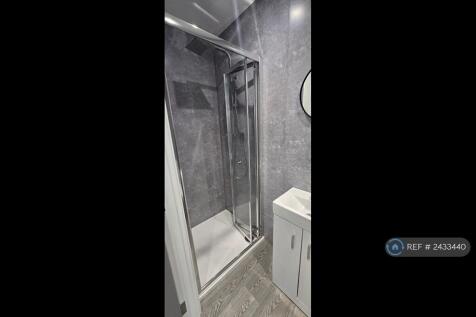 Bedroom 1 Ensuite