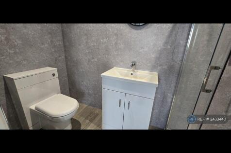 Bedroom 4 Ensuite