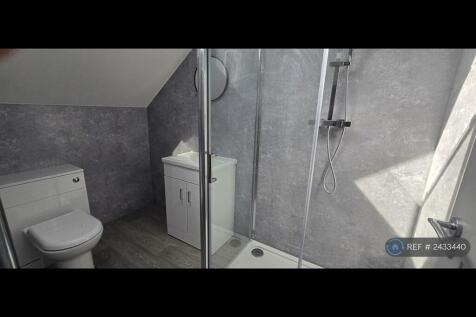Bedroom 5 Ensuite
