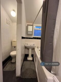 Downstairs Bathroom / Wc-a