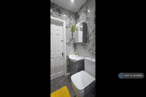Upstairs Wc&#43; Shower-a