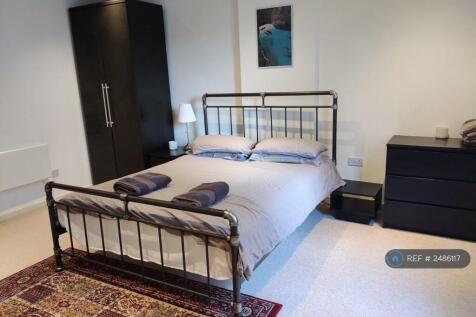 Bed &amp; Wardrobe