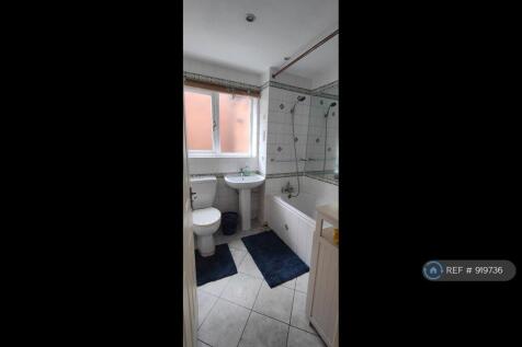 Group Floor Bathroom 