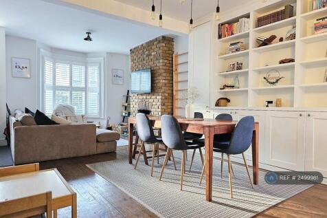 Open Plan Lounge / Dining Room