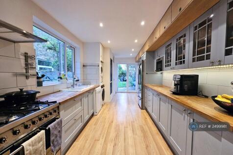 Large, Modern Kitchen Opening Onto Private Garden
