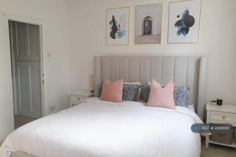 Master Bedroom With Super King Size Bed