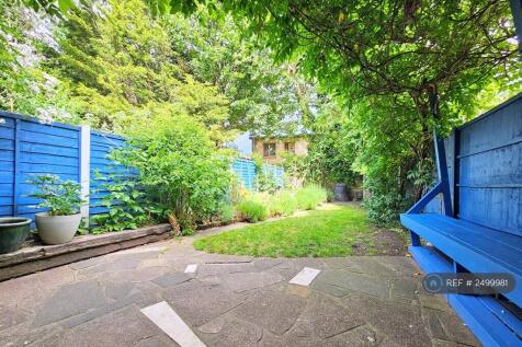 Back Garden With Built-In Seating