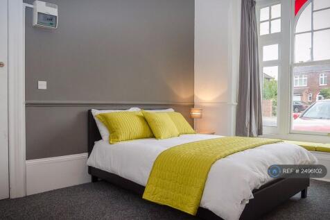 Bedroom 1 - Large Ensuite