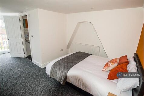 Bedroom 6 - Large Ensuite