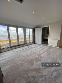 Master Bedroom Overlooking Thames 