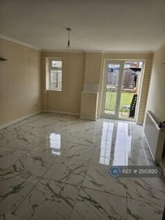 Living Room / Reception 